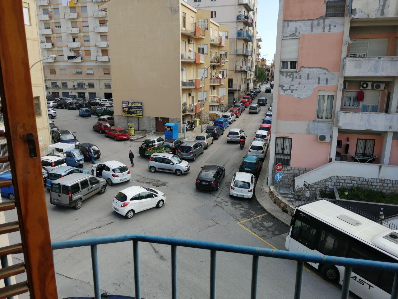 Via del Fante, luminoso appartamento con 3 balconi
