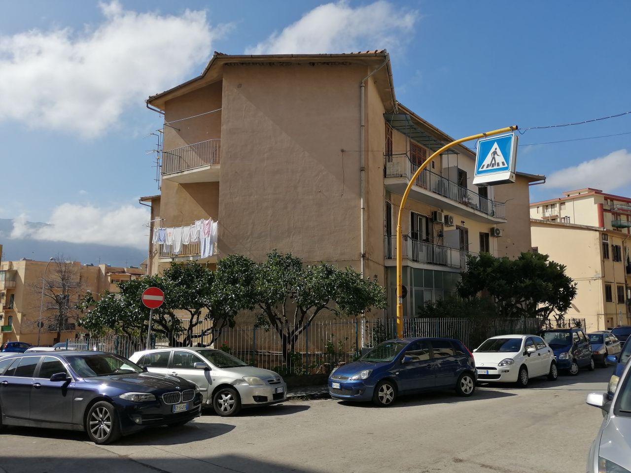Via del Fante, luminoso appartamento con 3 balconi
