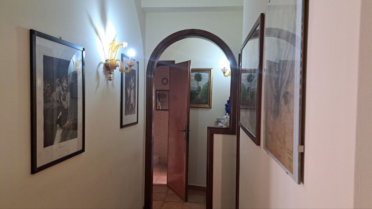 Via Venero grande 4 locali 2 servizi e ripostiglio