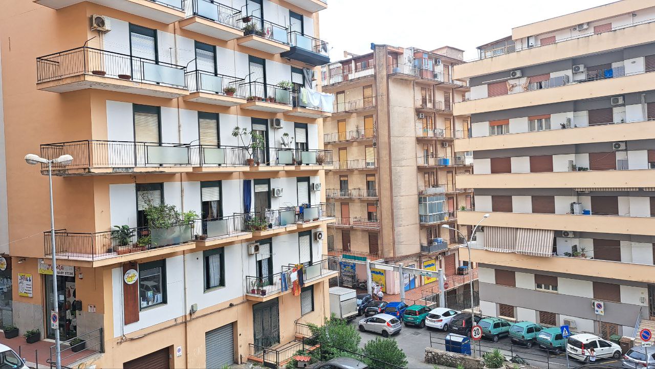 Via Venero grande 4 locali 2 servizi e ripostiglio