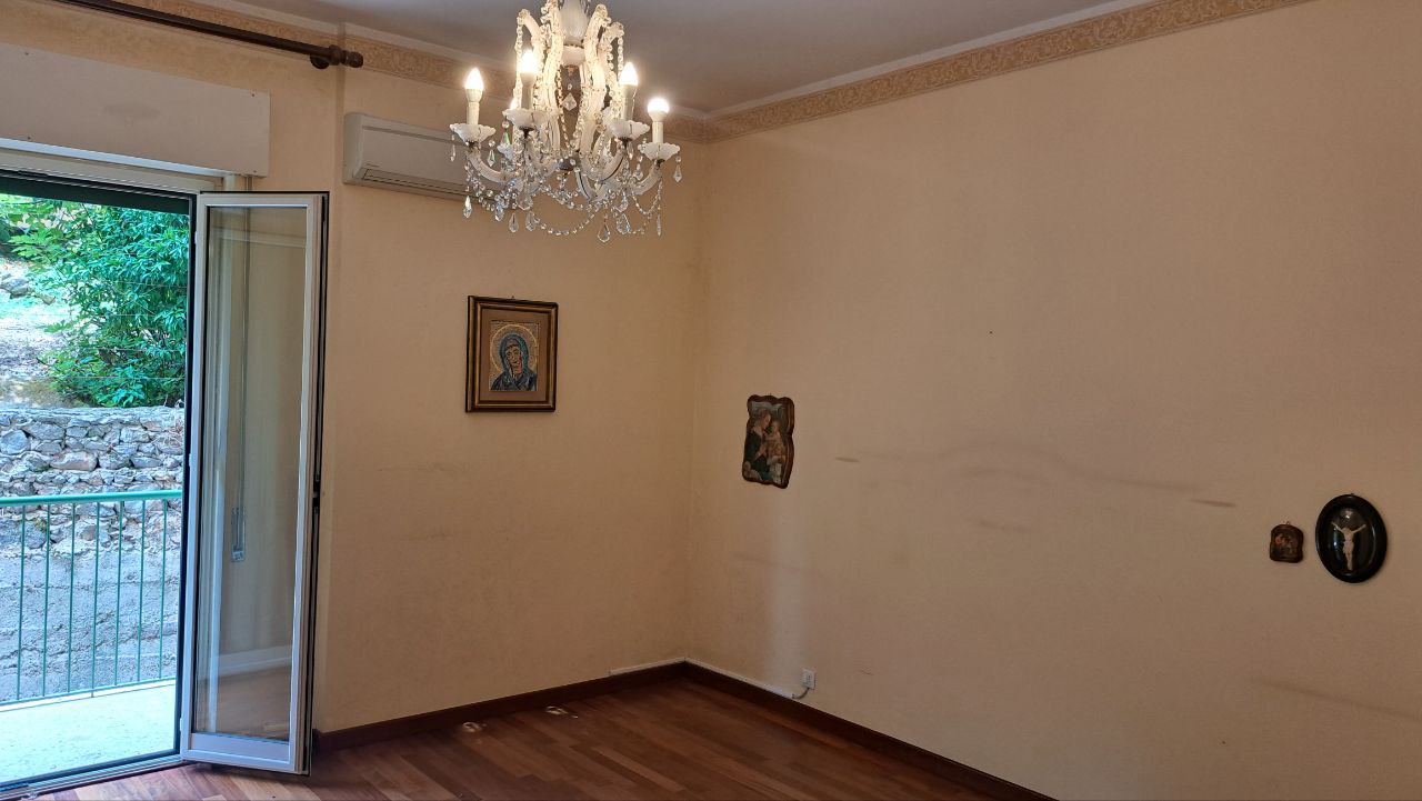 Via Venero grande 4 locali 2 servizi e ripostiglio