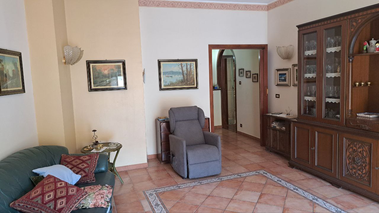 Via Venero grande 4 locali 2 servizi e ripostiglio