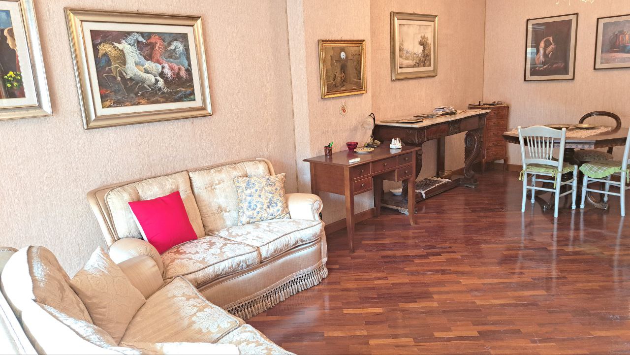 Via Venero grande 4 locali 2 servizi e ripostiglio