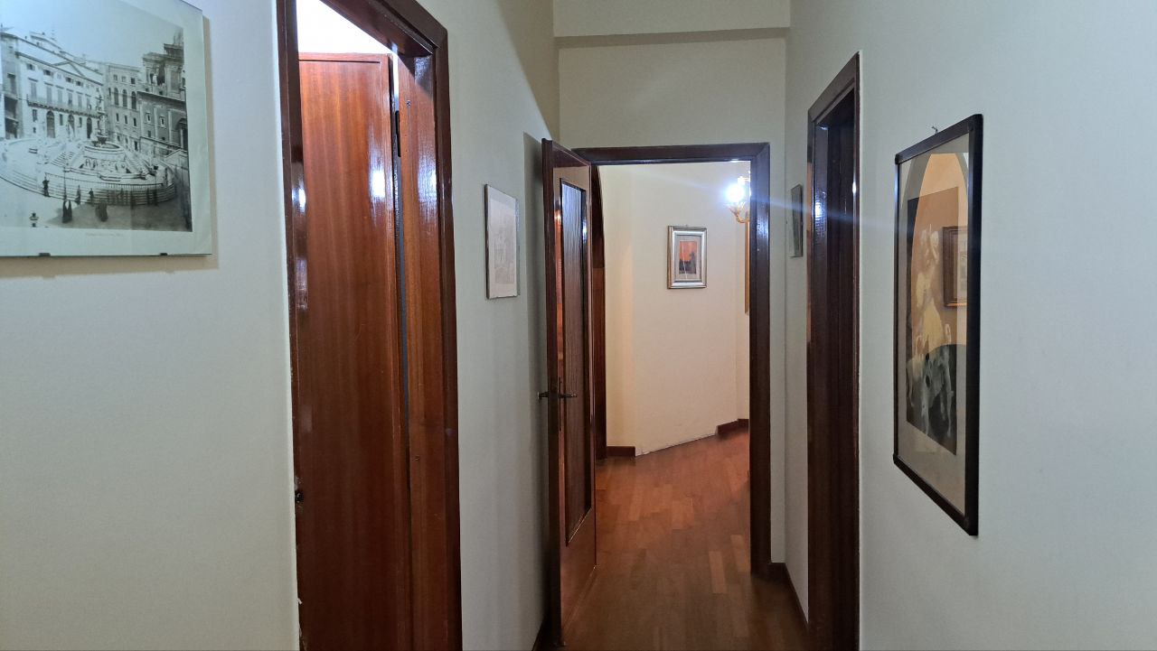 Via Venero grande 4 locali 2 servizi e ripostiglio
