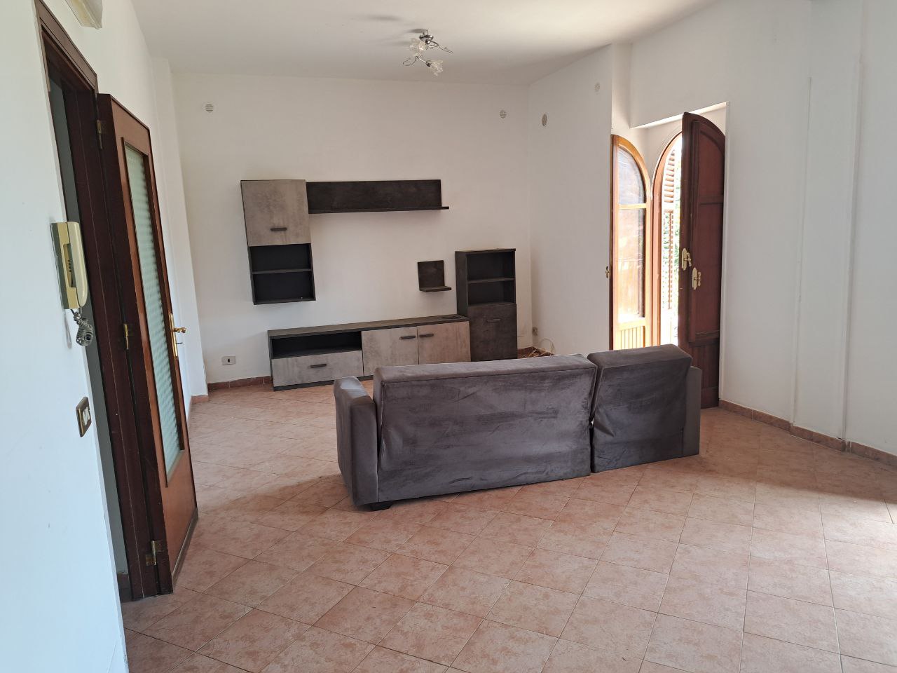 Via Valle Paradiso, 3 locali arredato con box auto