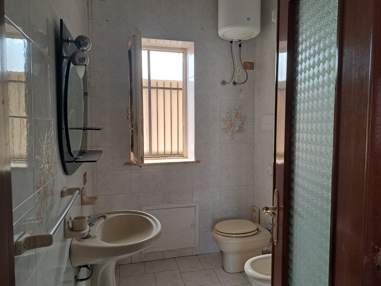 Via Valle Paradiso, 3 locali arredato con box auto