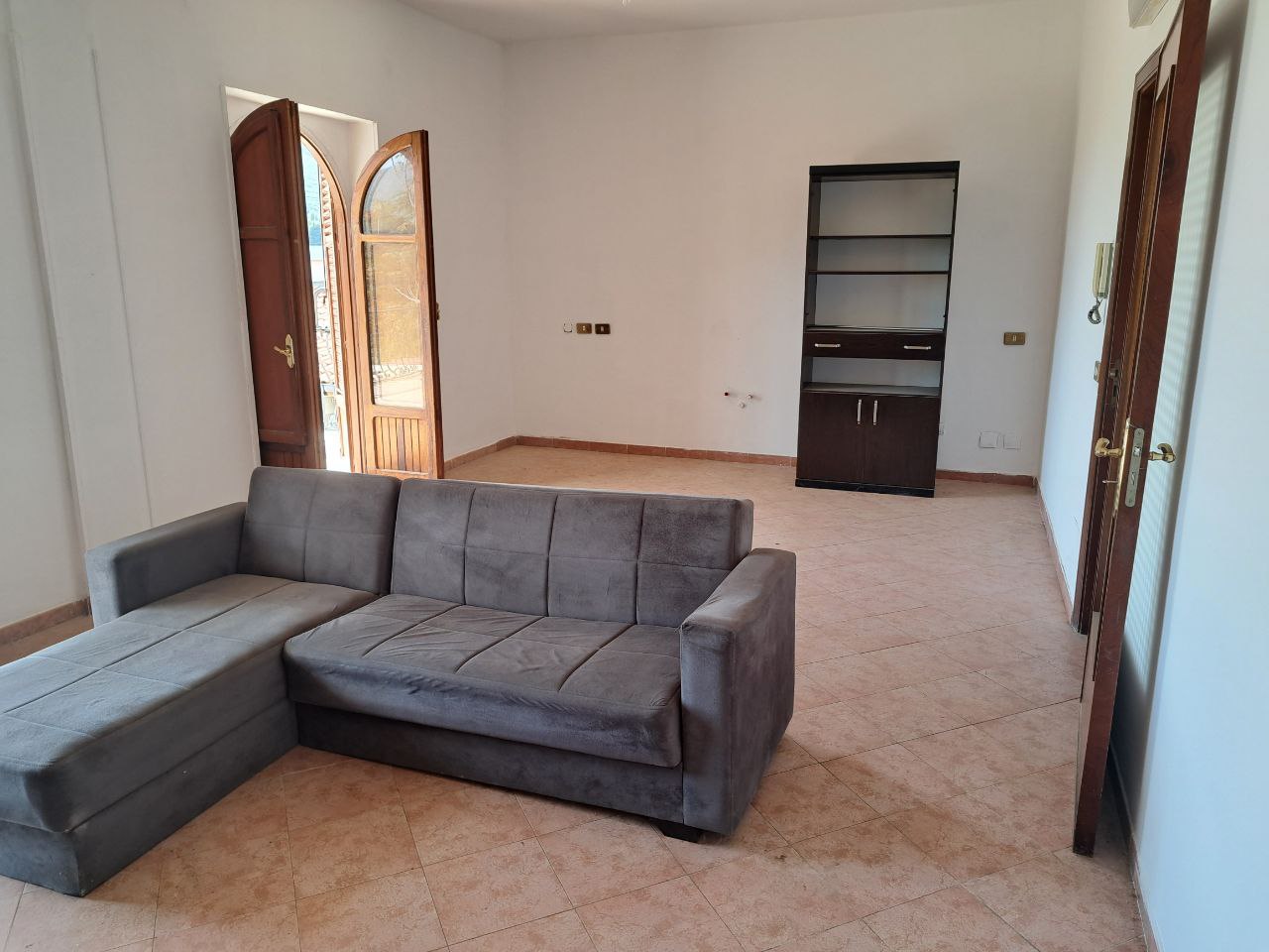 Via Valle Paradiso, 3 locali arredato con box auto