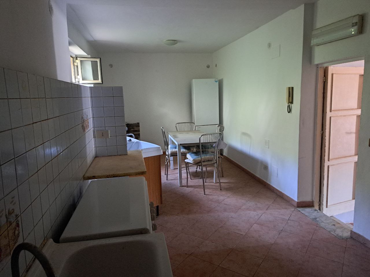 Via Valle Paradiso, 3 locali arredato con box auto