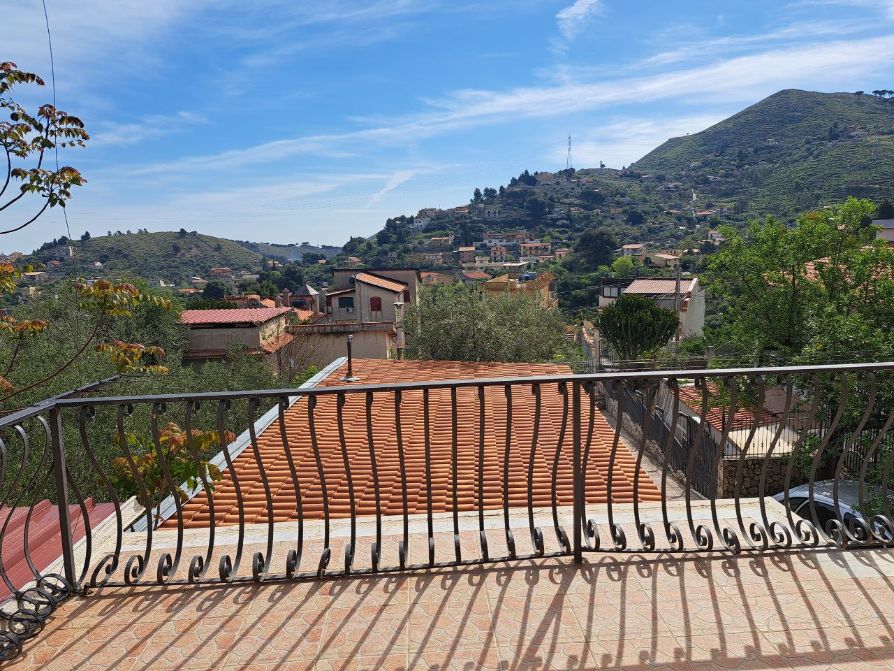 Via Valle Paradiso, 3 locali arredato con box auto