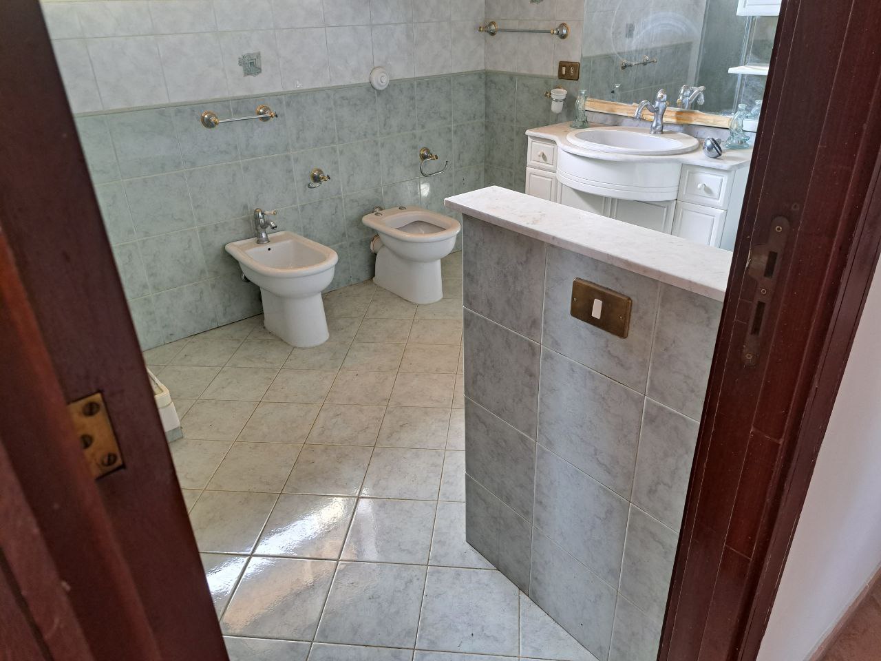 Via Valle Paradiso, 3 locali arredato con box auto
