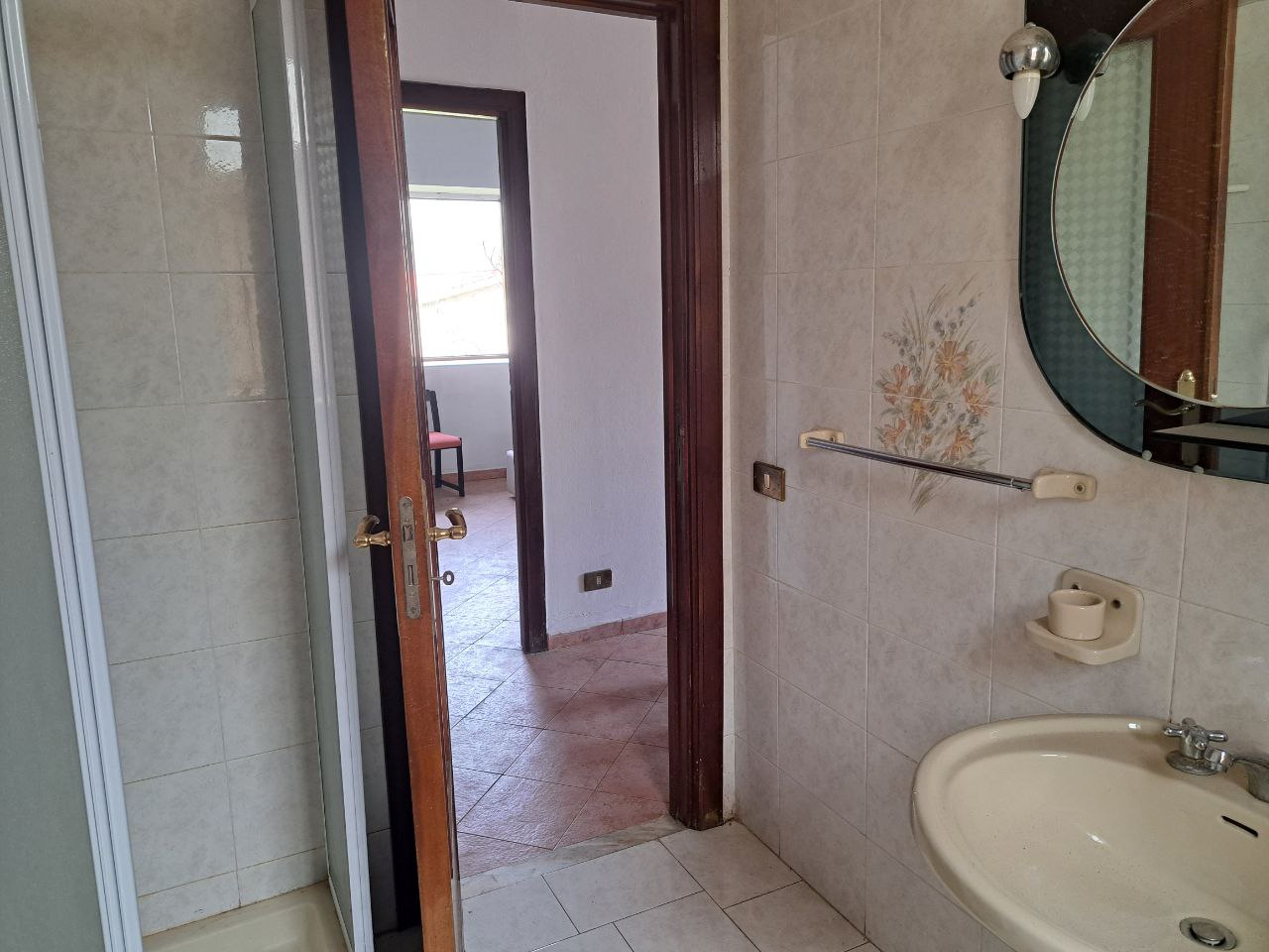 Via Valle Paradiso, 3 locali arredato con box auto