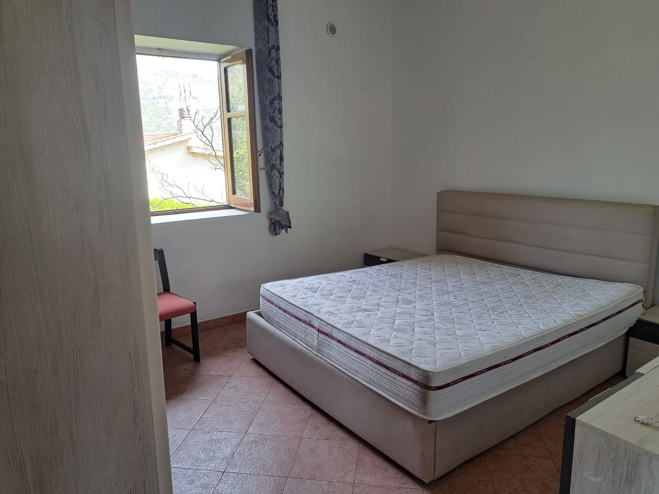 Via Valle Paradiso, 3 locali arredato con box auto
