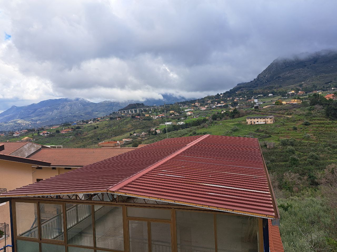 Via Provinciale, grande abitazione con 2 ingressi