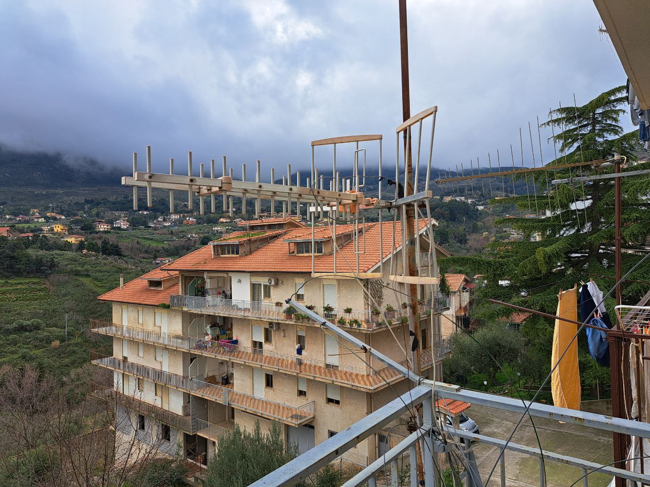 Via Provinciale, grande abitazione con 2 ingressi