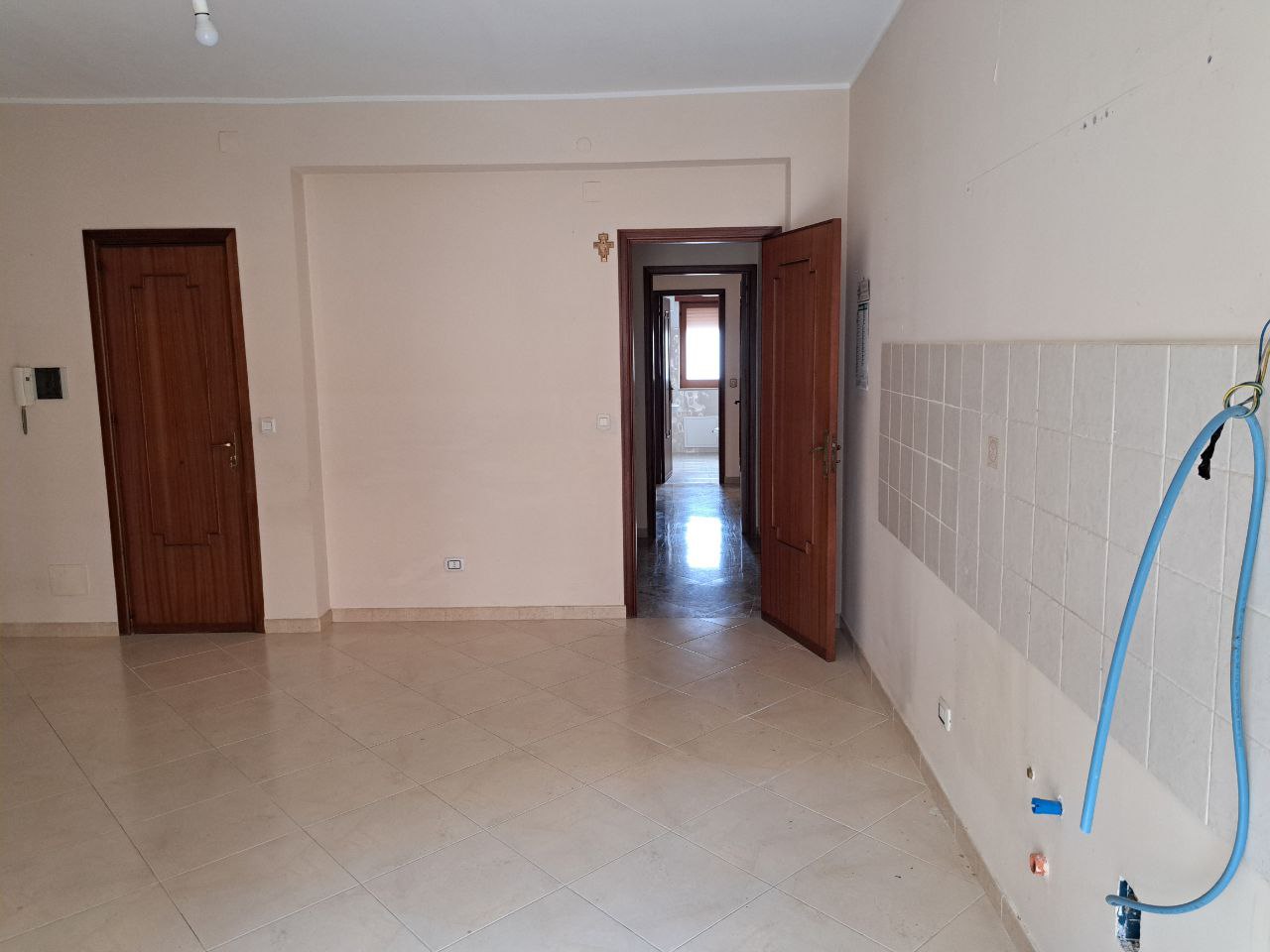 Via Provinciale, grande abitazione con 2 ingressi