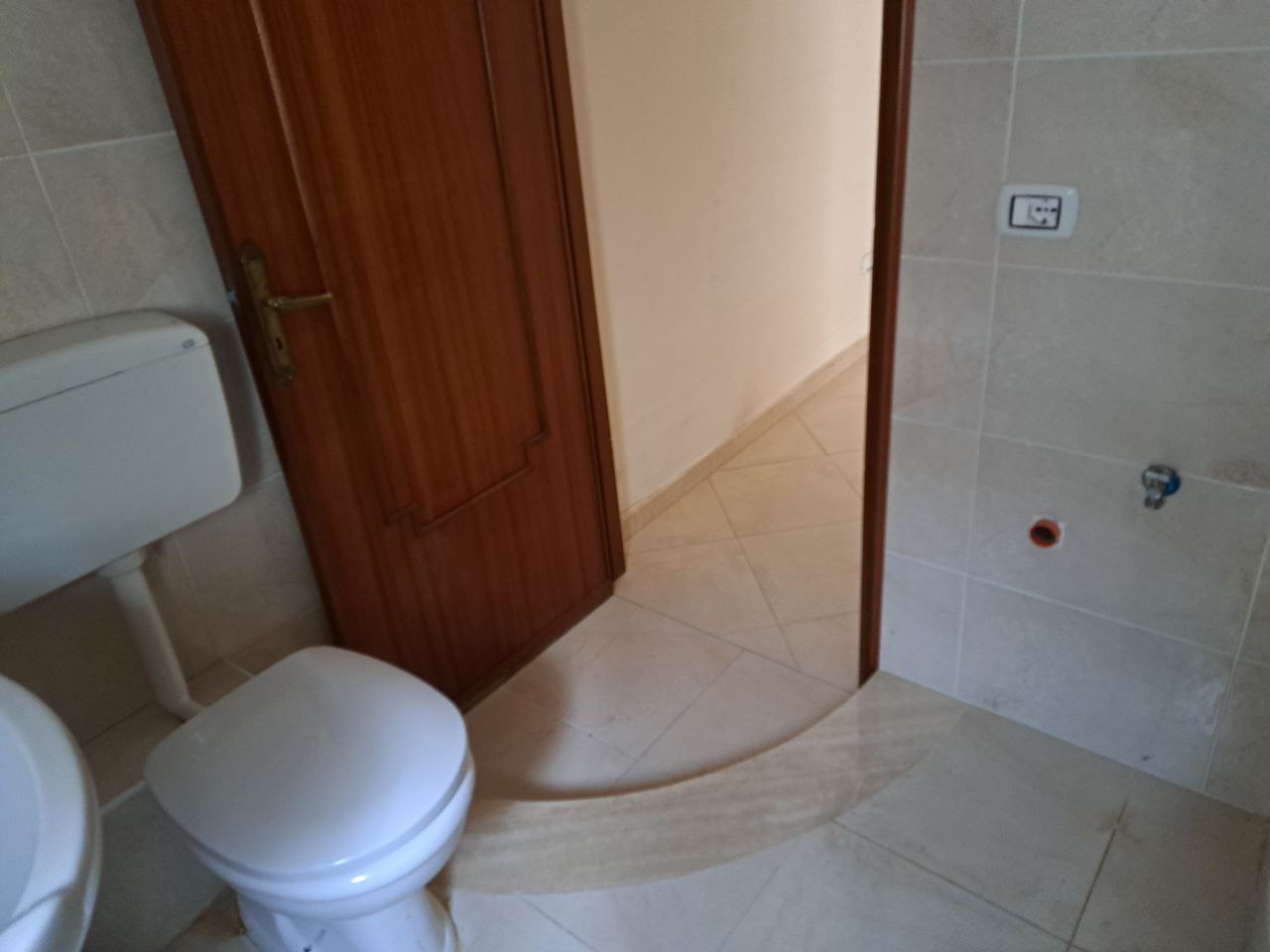 Via Provinciale, grande abitazione con 2 ingressi