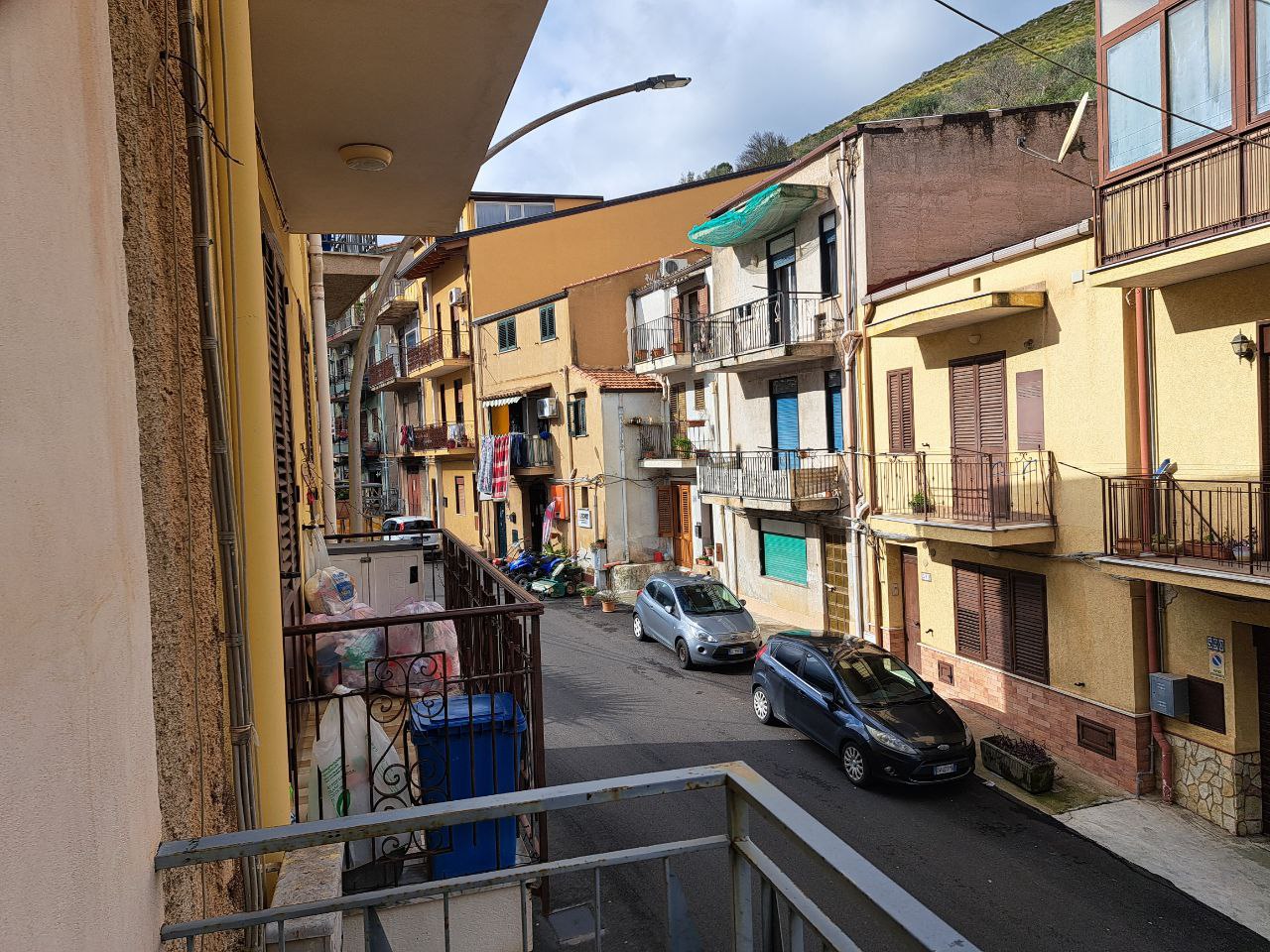 Via Provinciale, grande abitazione con 2 ingressi