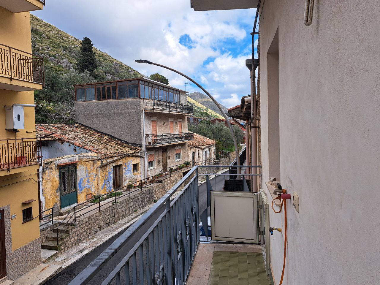 Via Provinciale, grande abitazione con 2 ingressi