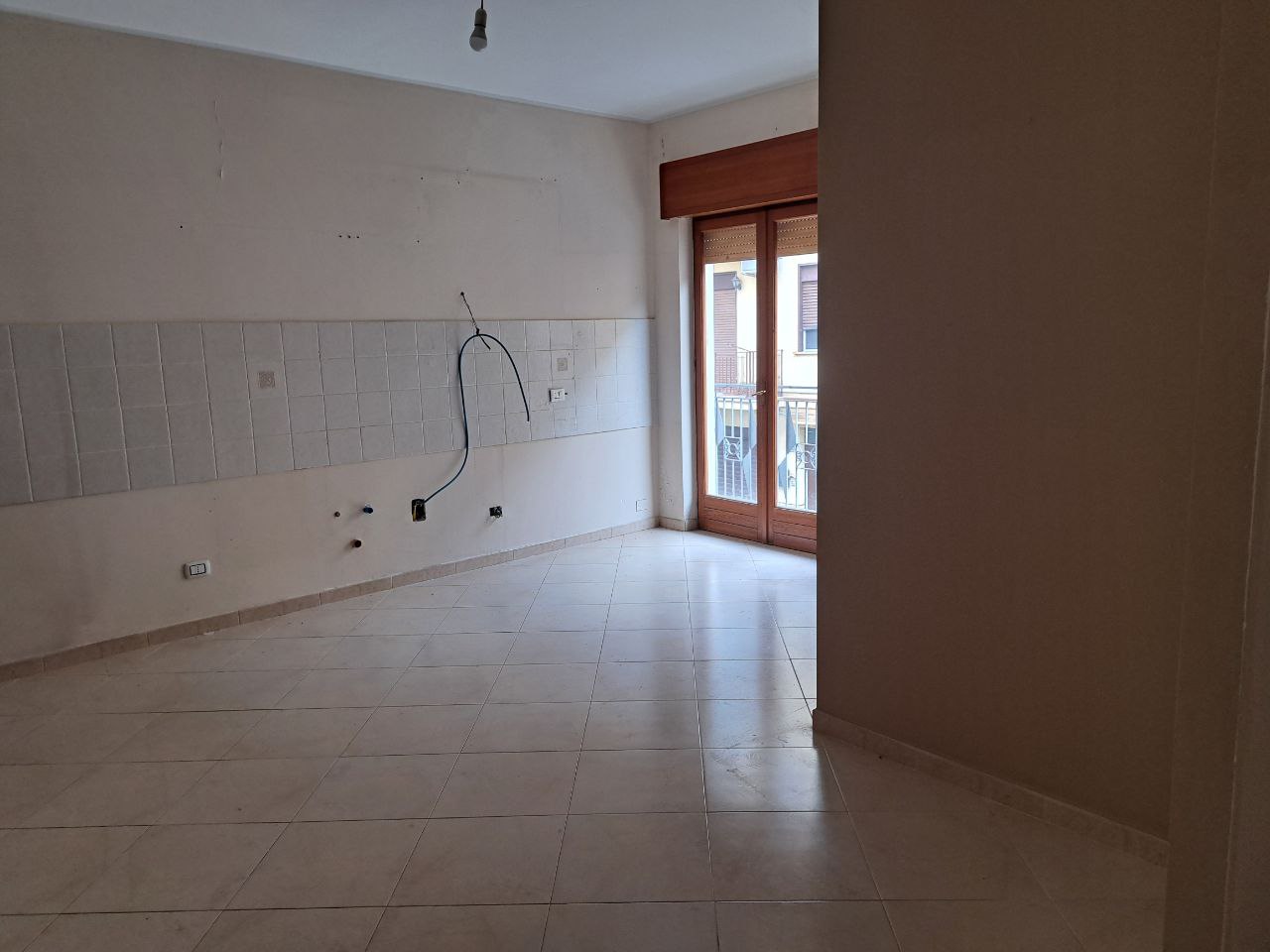 Via Provinciale, grande abitazione con 2 ingressi