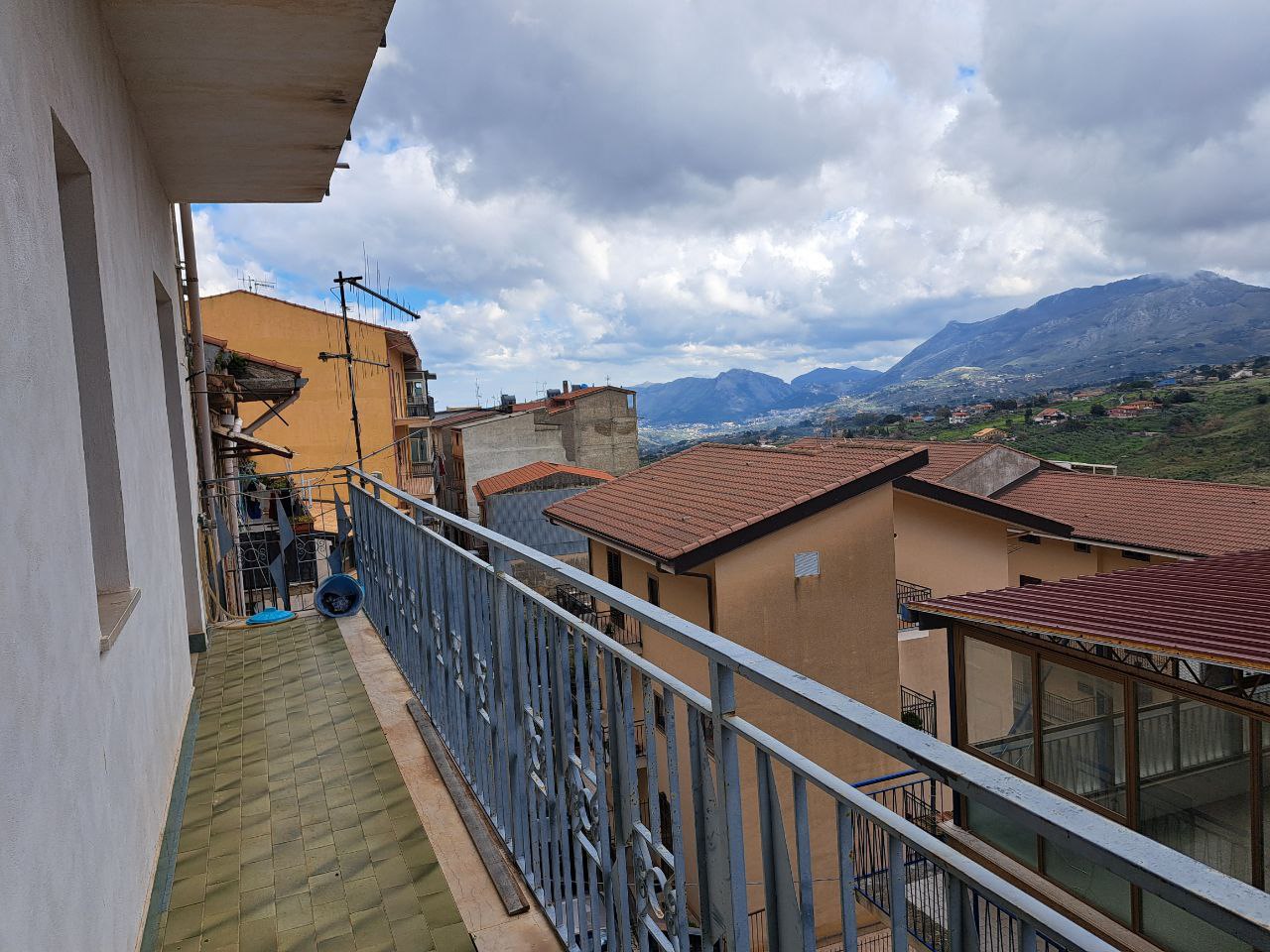 Via Provinciale, grande abitazione con 2 ingressi