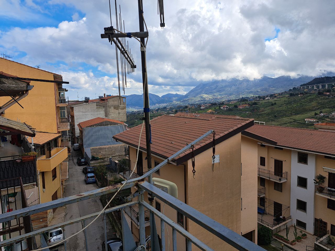 Via Provinciale, grande abitazione con 2 ingressi