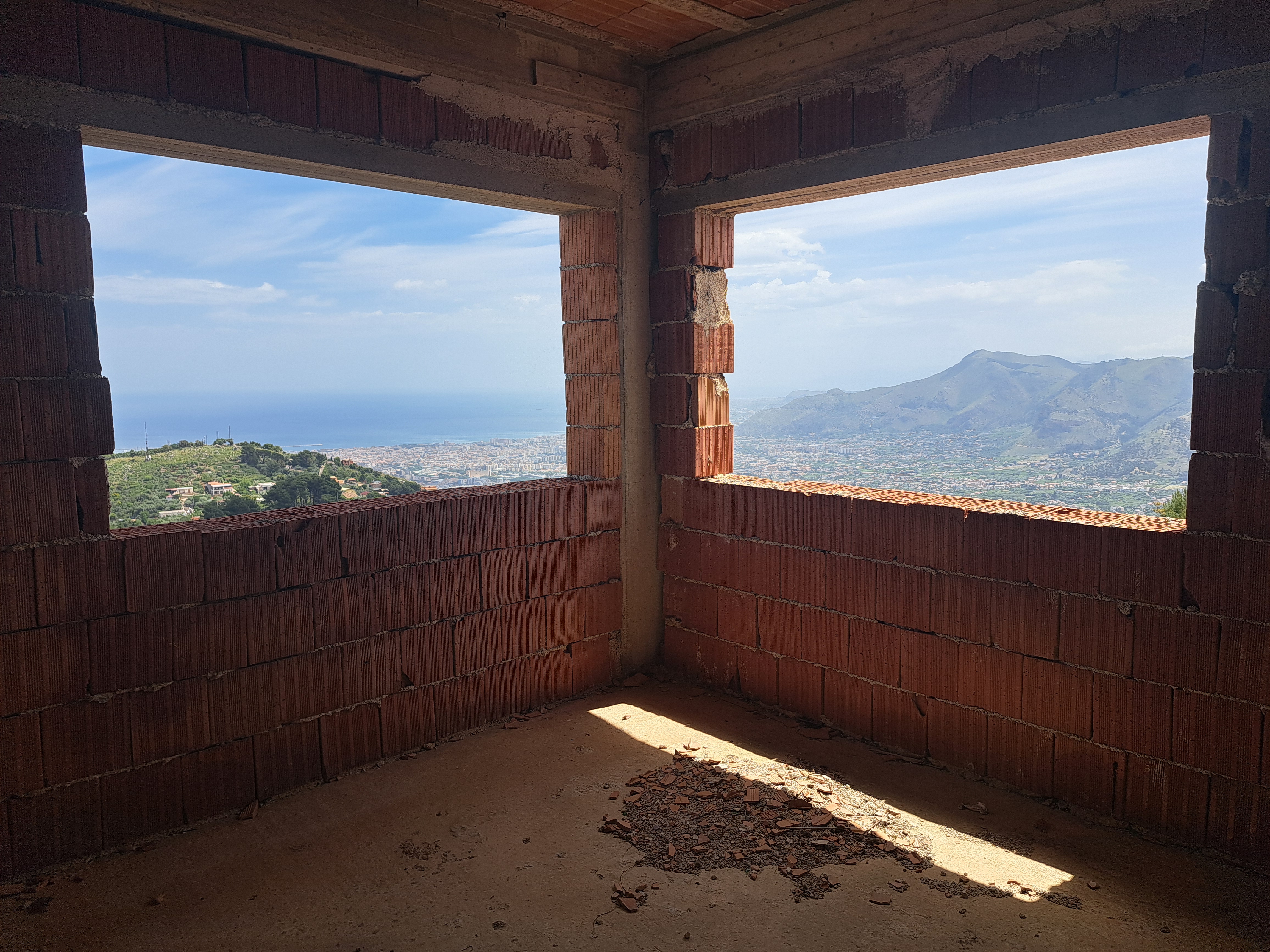 Via Ficiligni, grande panoramica struttura in posizione dominante con vista mare