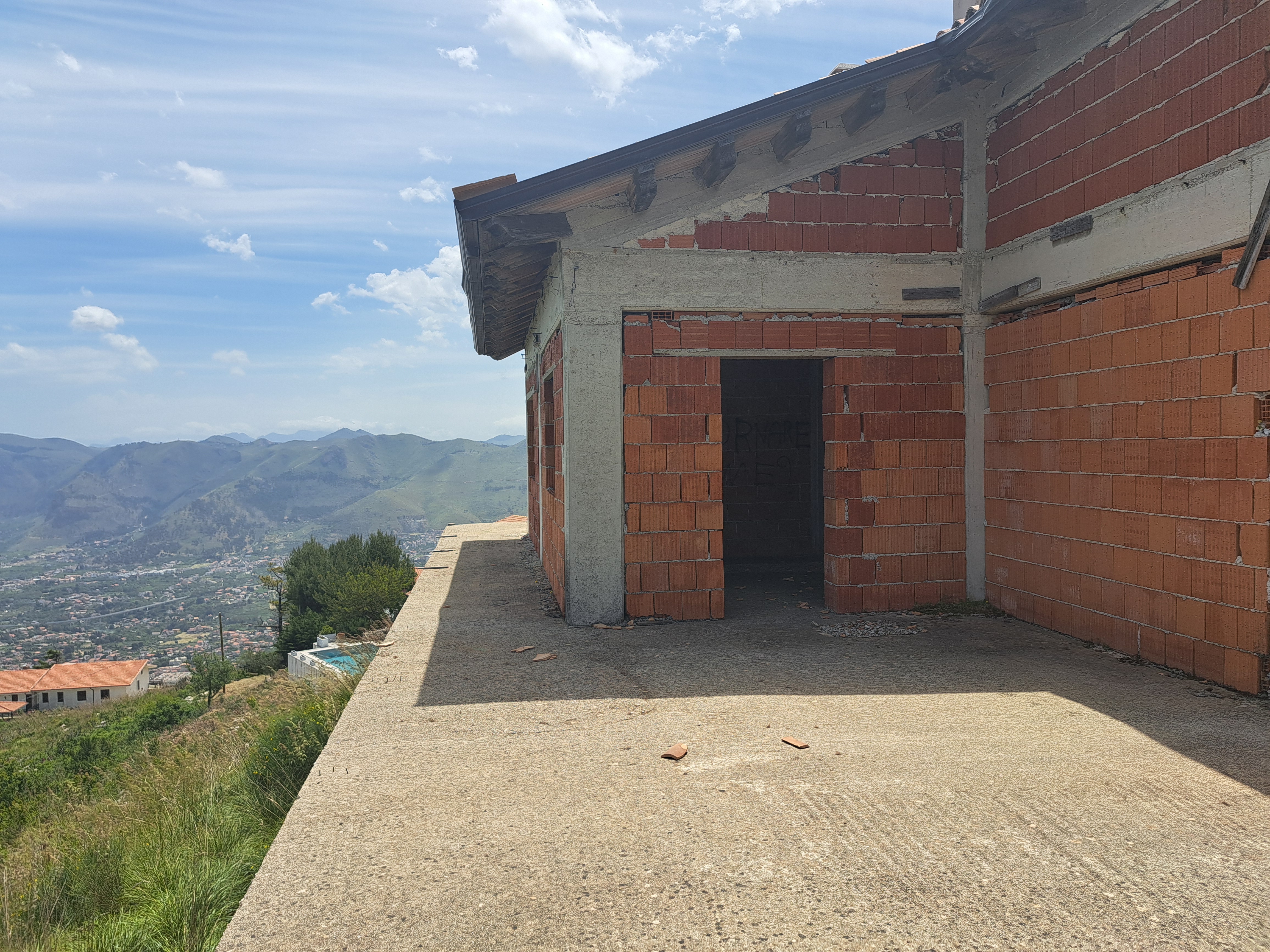 Via Ficiligni, grande panoramica struttura in posizione dominante con vista mare