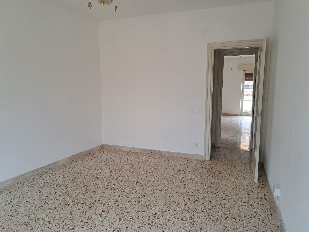 Via Pietro Novelli, 2 locali con cucina abitabile