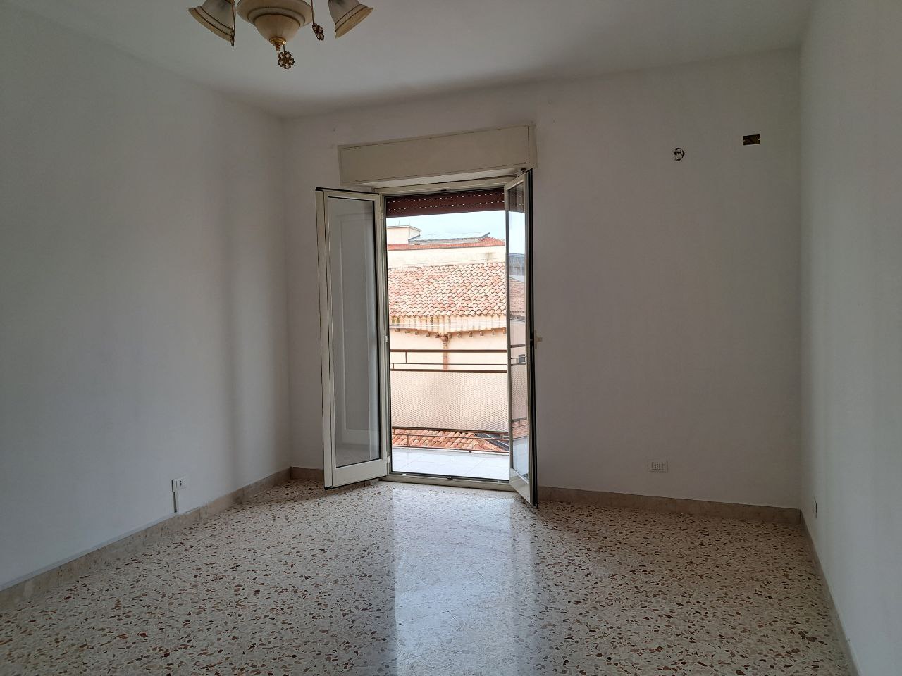 Via Pietro Novelli, 2 locali con cucina abitabile