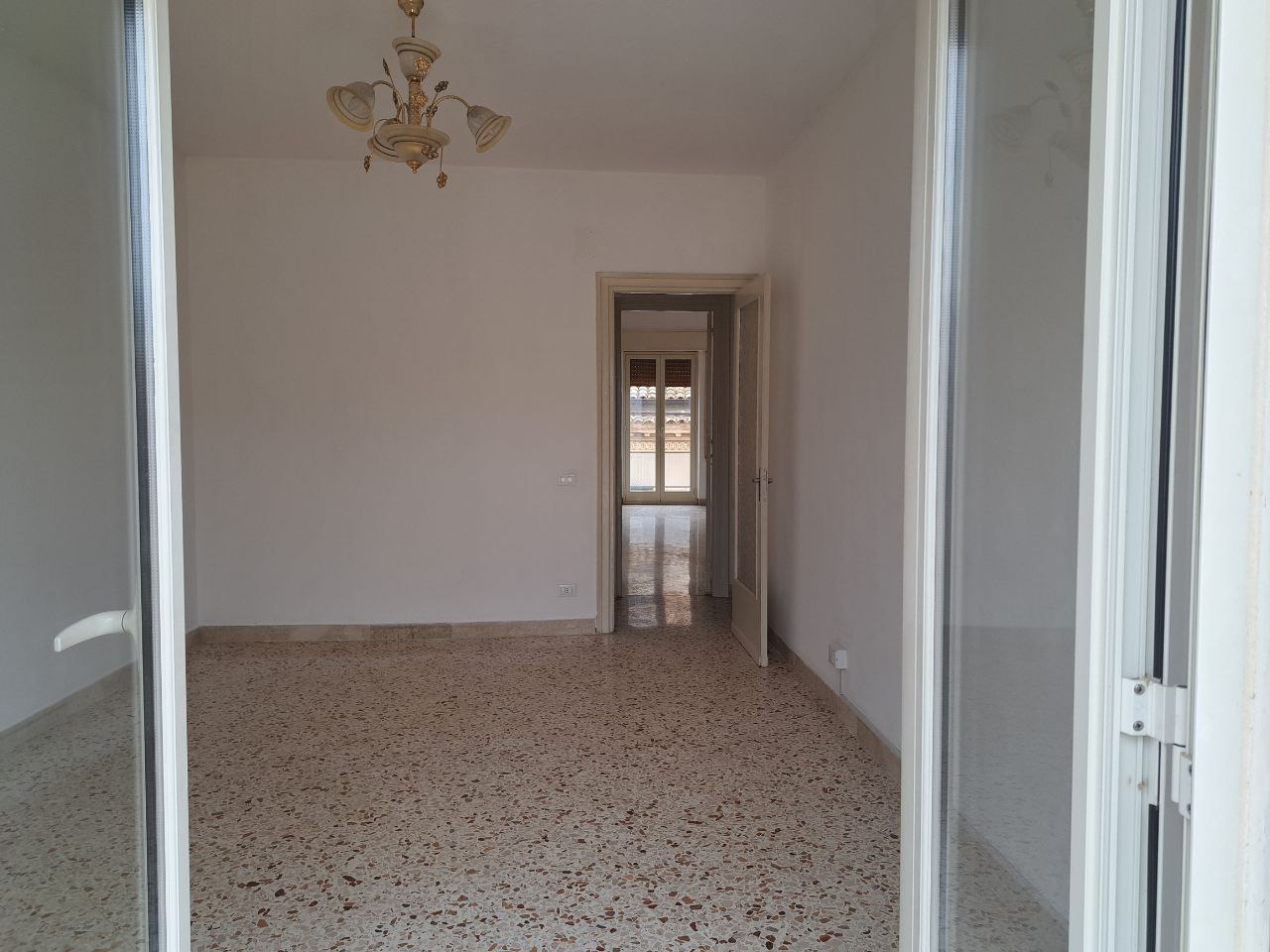 Via Pietro Novelli, 2 locali con cucina abitabile