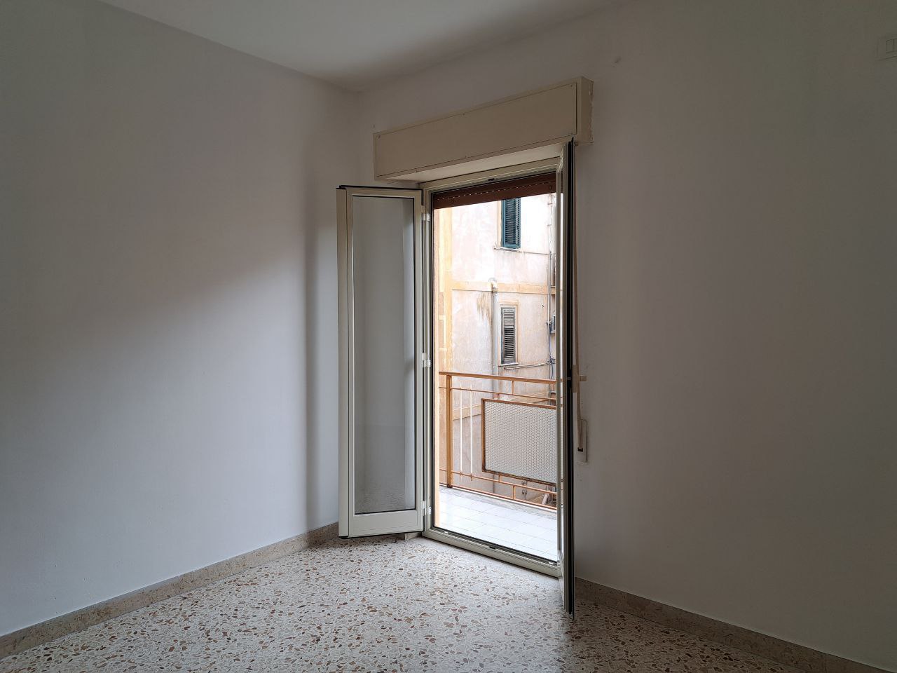 Via Pietro Novelli, 2 locali con cucina abitabile