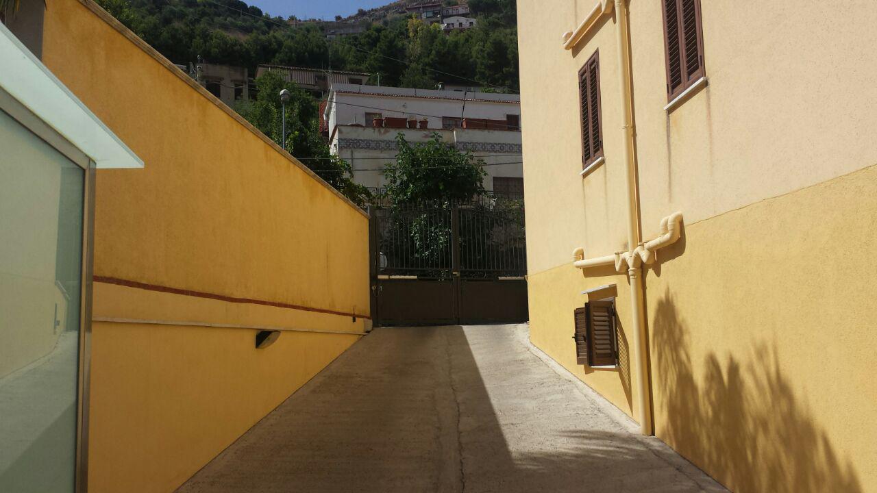Via Regione Siciliana, 2 vani con cucina-soggiorno