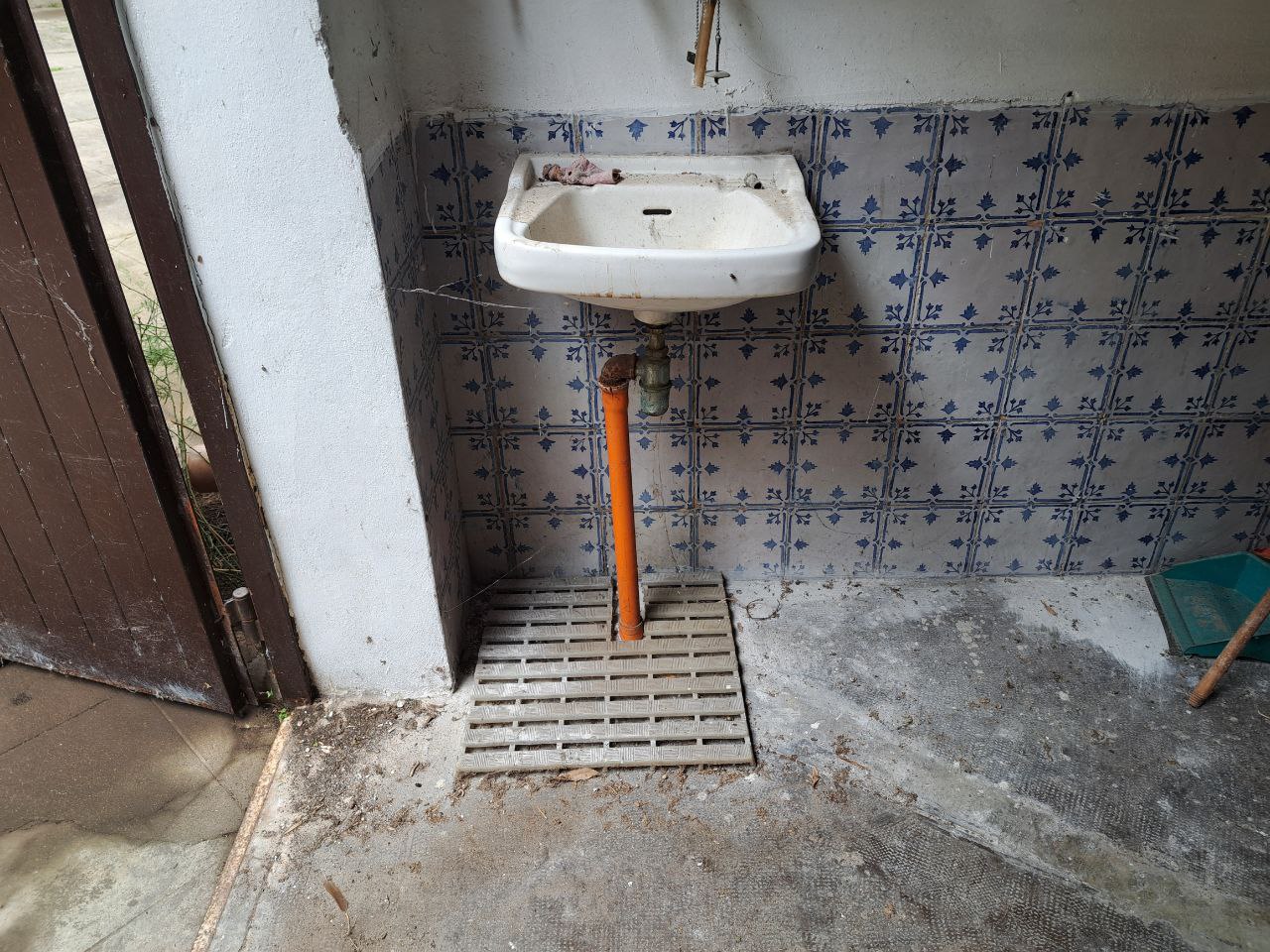 Via Pignatelli Aragona, box doppio con portineria