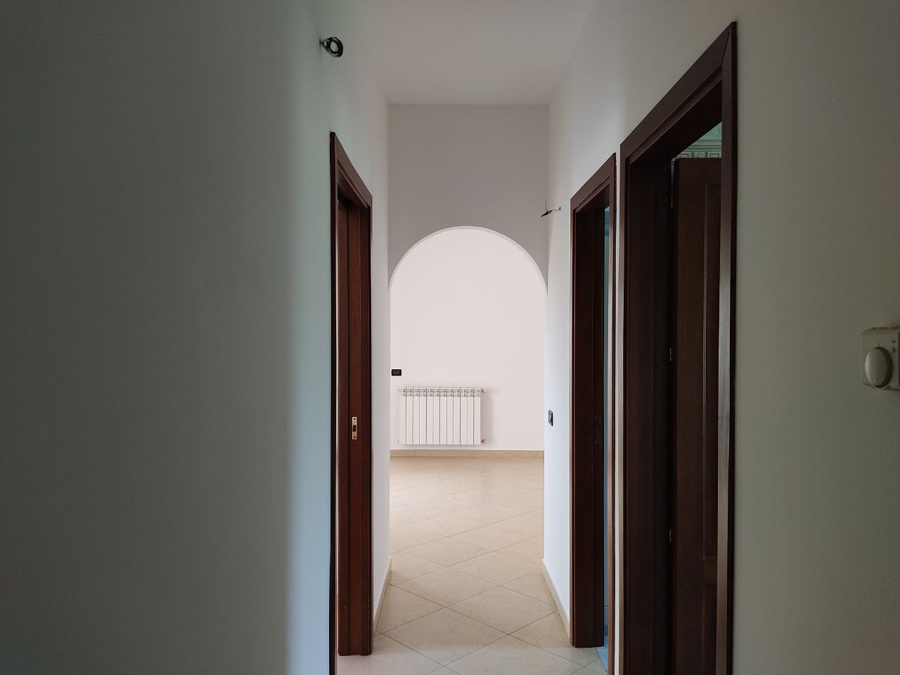 Via Strazzasiti, recente 3 vani con doppi servizi