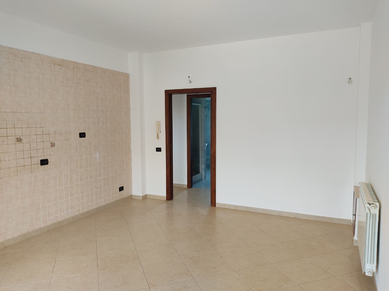 Via Strazzasiti, recente 3 vani con doppi servizi