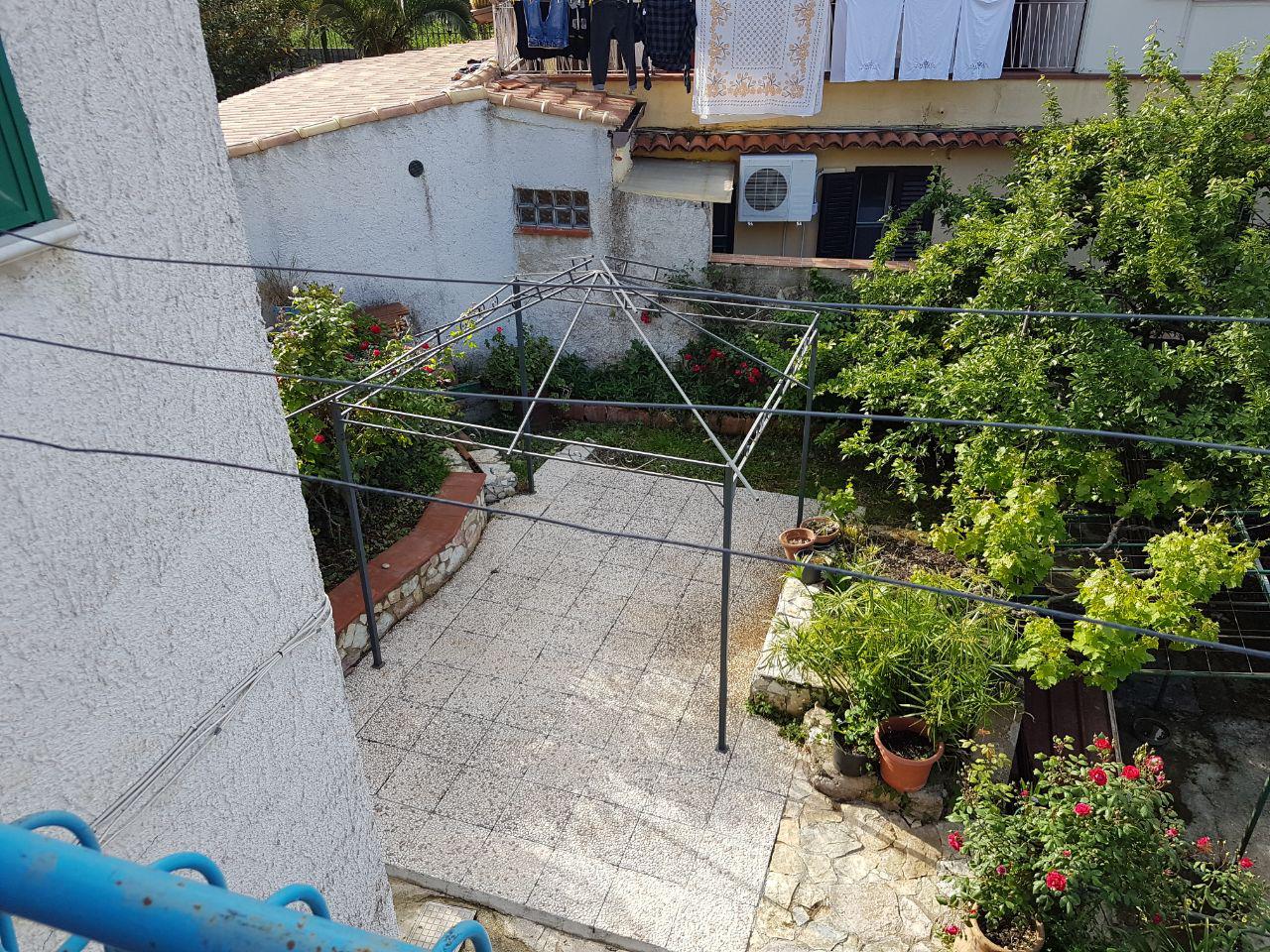 Via Pellerito villinoarredato terrazzo e postoauto