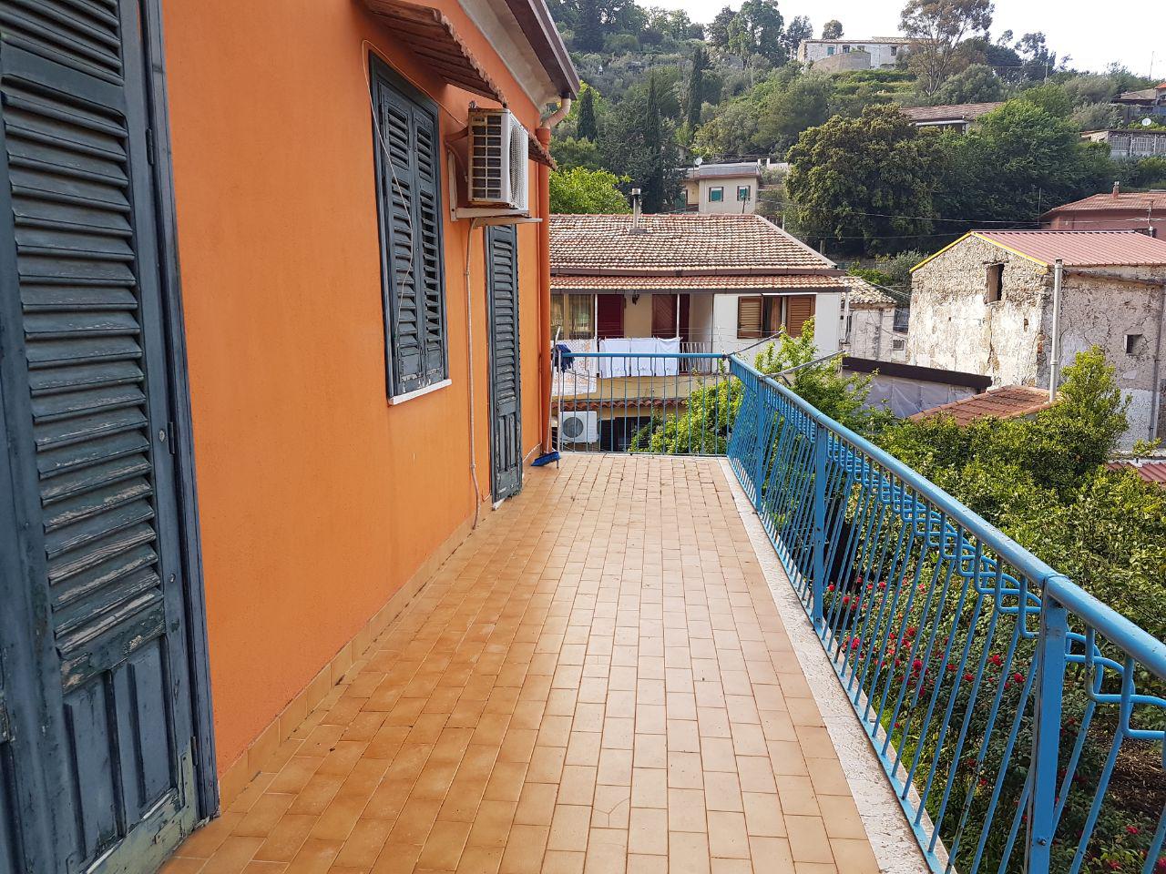 Via Pellerito villinoarredato terrazzo e postoauto