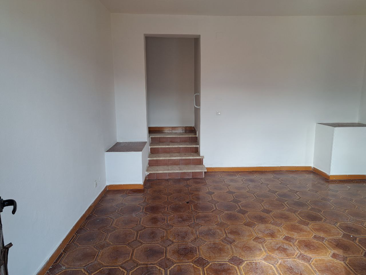 Circonvallazione, casa con posto auto e 2 terrazzi