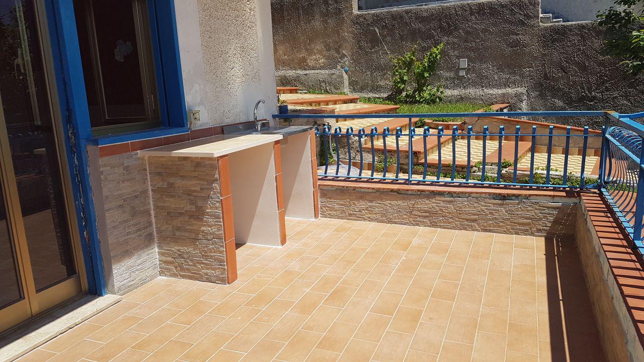 Circonvallazione, casa con posto auto e 2 terrazzi