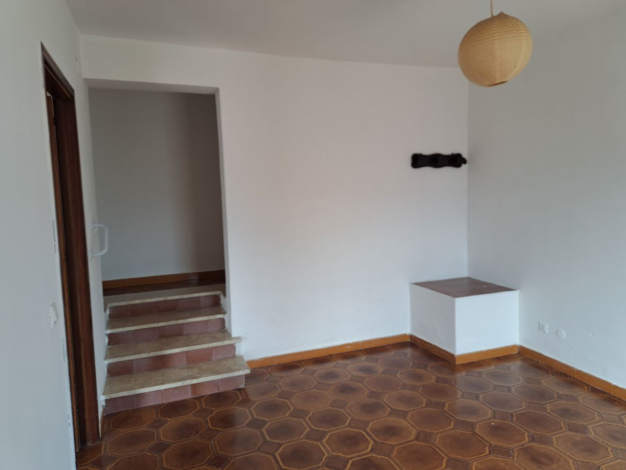 Circonvallazione, casa con posto auto e 2 terrazzi