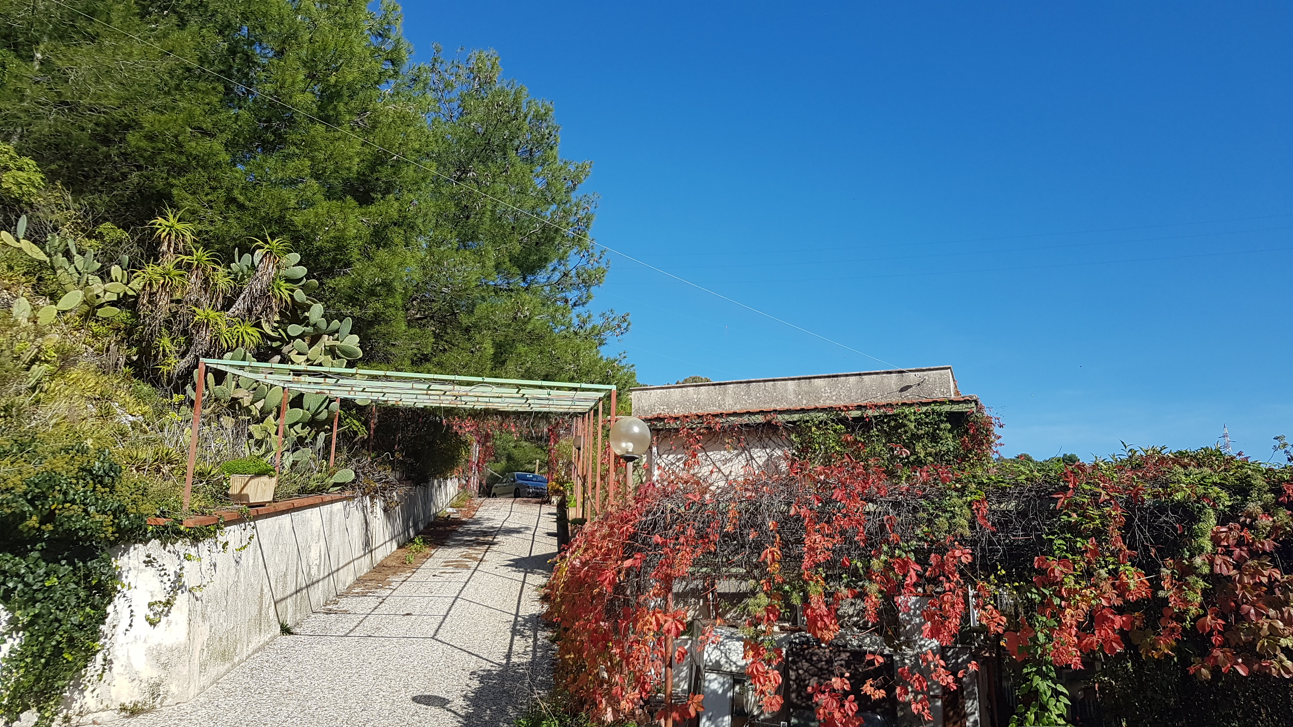 Via Torrente d'Inverno, villino con spazi esterni