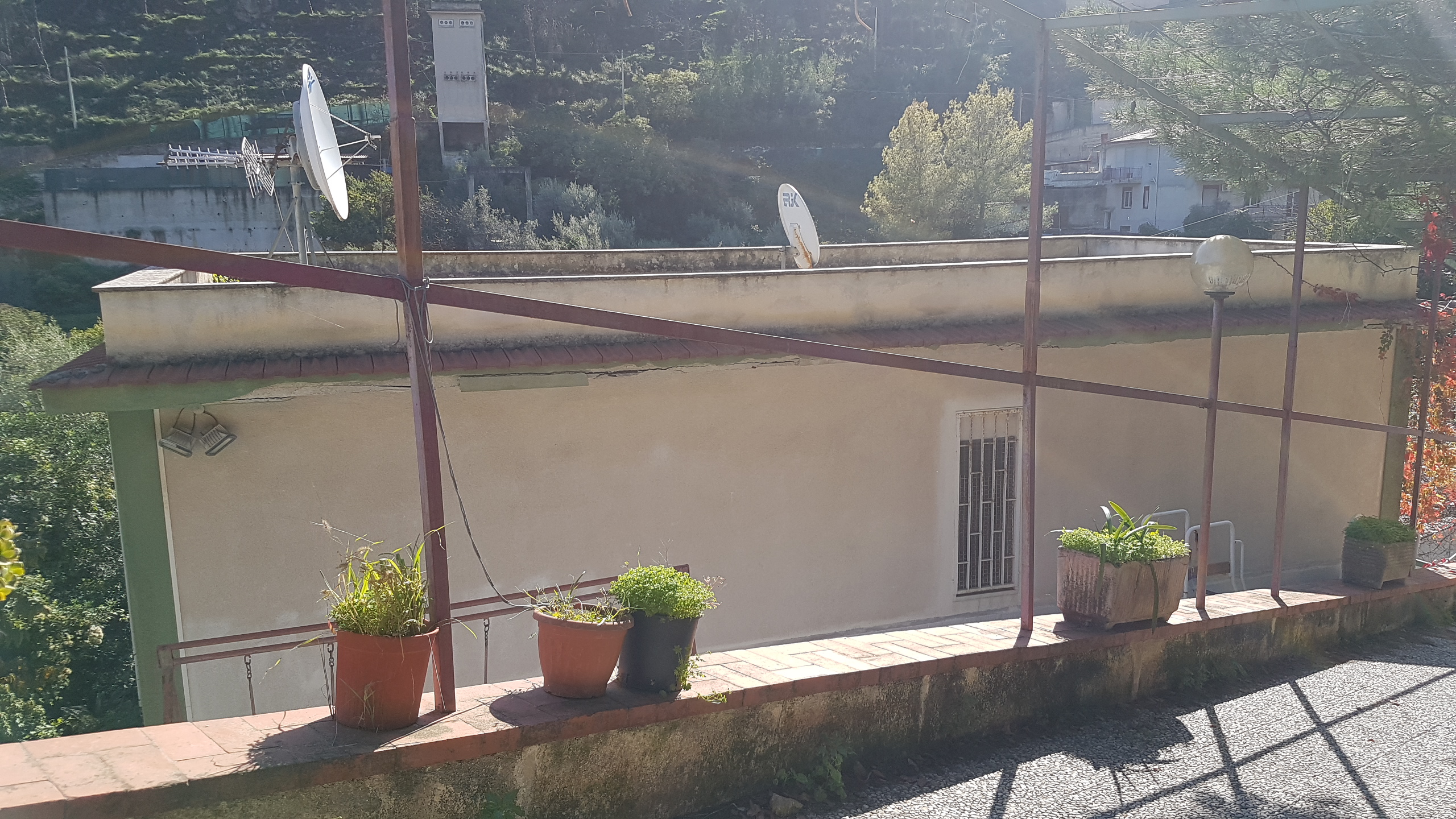 Via Torrente d'Inverno, villino con spazi esterni