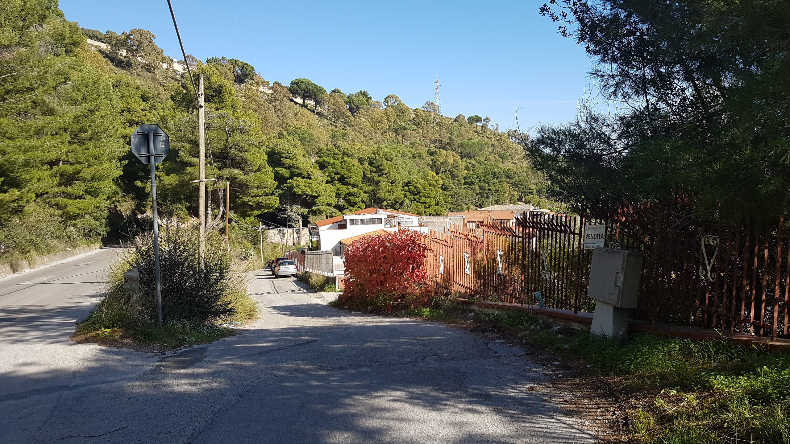 Via Torrente d'Inverno, villino con spazi esterni