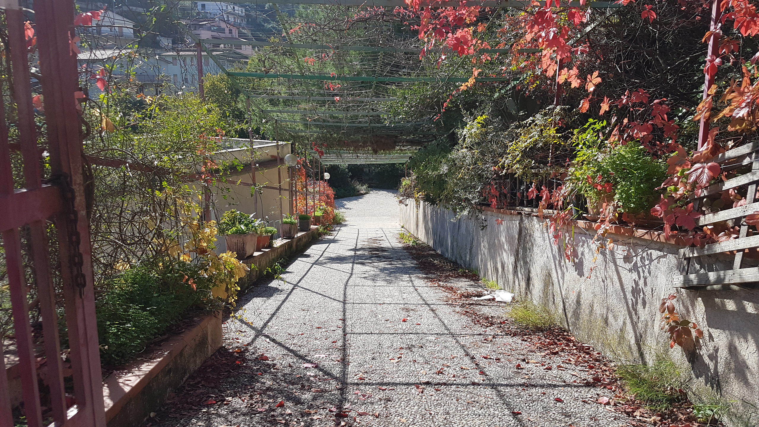 Via Torrente d'Inverno, villino con spazi esterni
