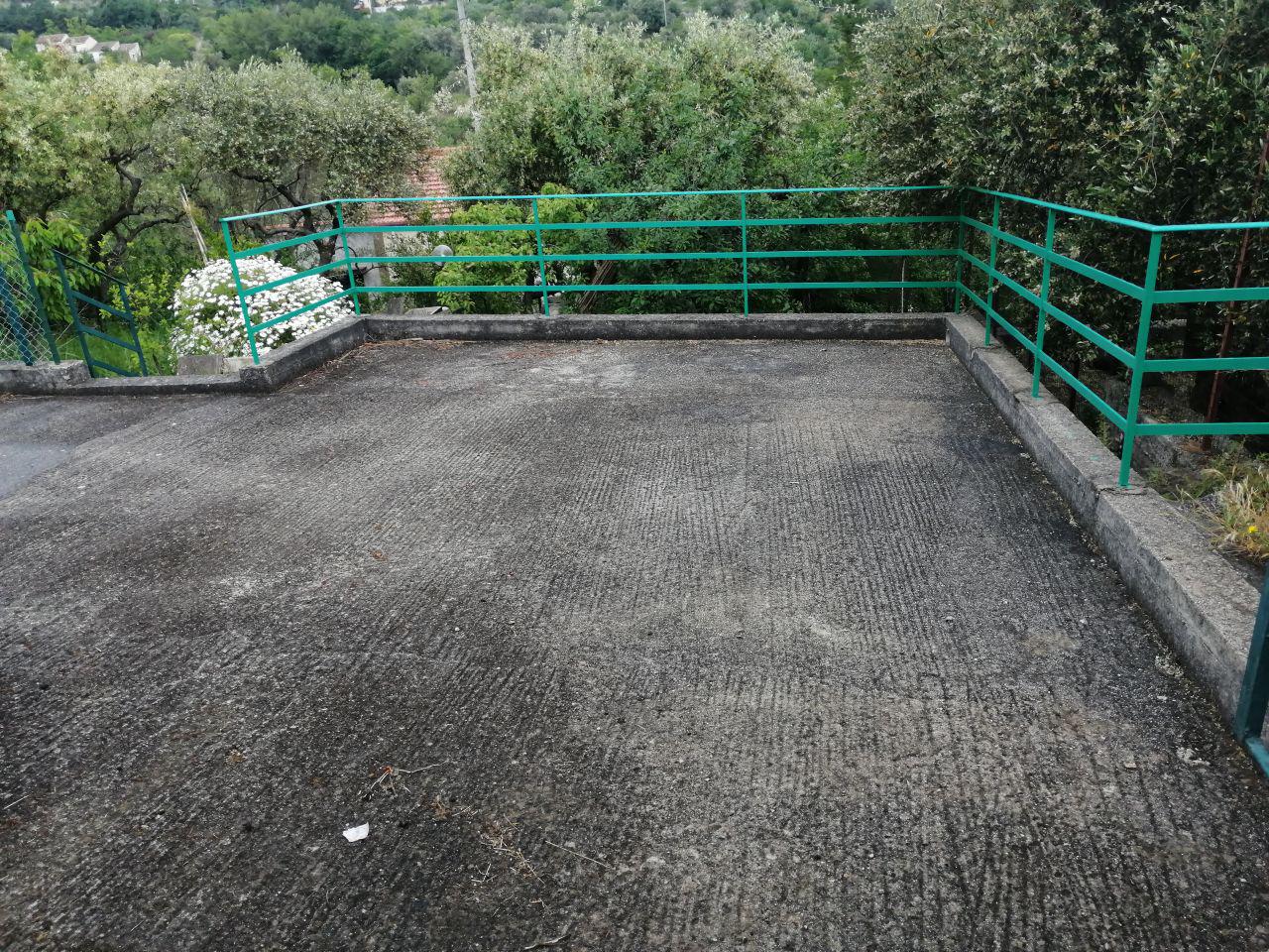 Via Pezzingoli, villino con giardino e posti auto