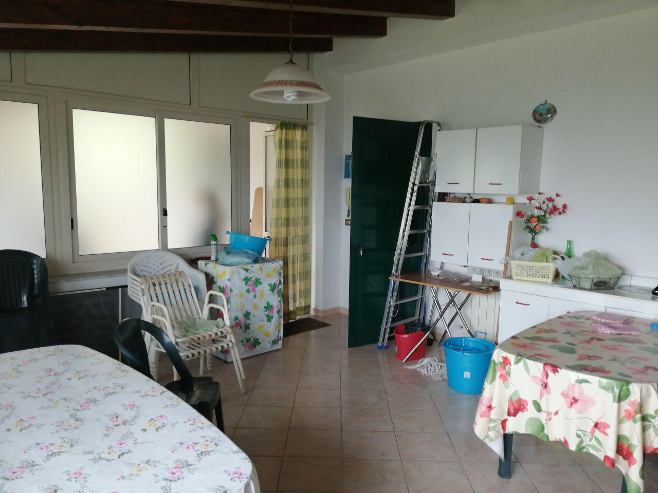 Via Pezzingoli, villino con giardino e posti auto