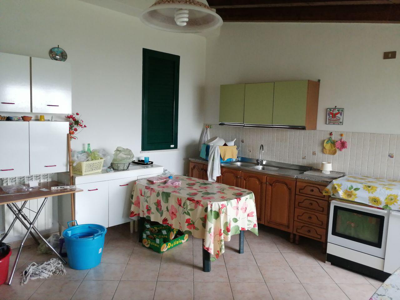 Via Pezzingoli, villino con giardino e posti auto