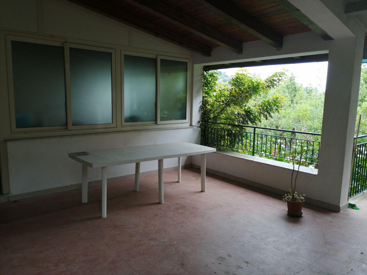 Via Pezzingoli, villino con giardino e posti auto