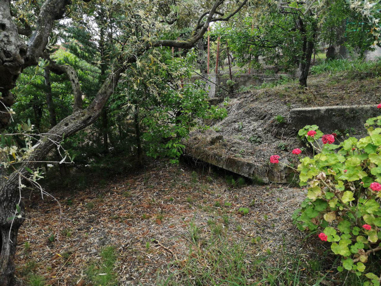 Via Pezzingoli, villino con giardino e posti auto