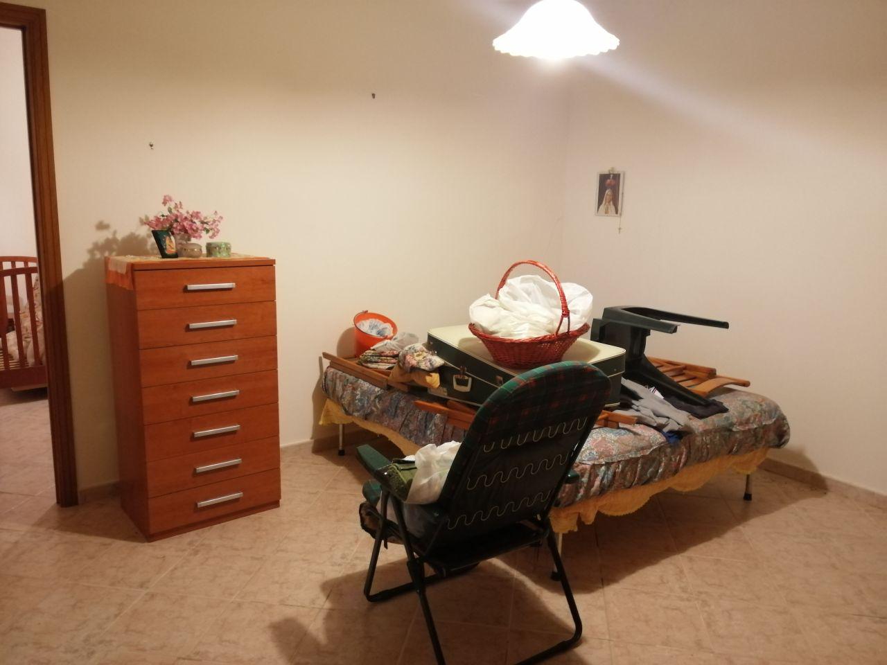 Via Pezzingoli, villino con giardino e posti auto